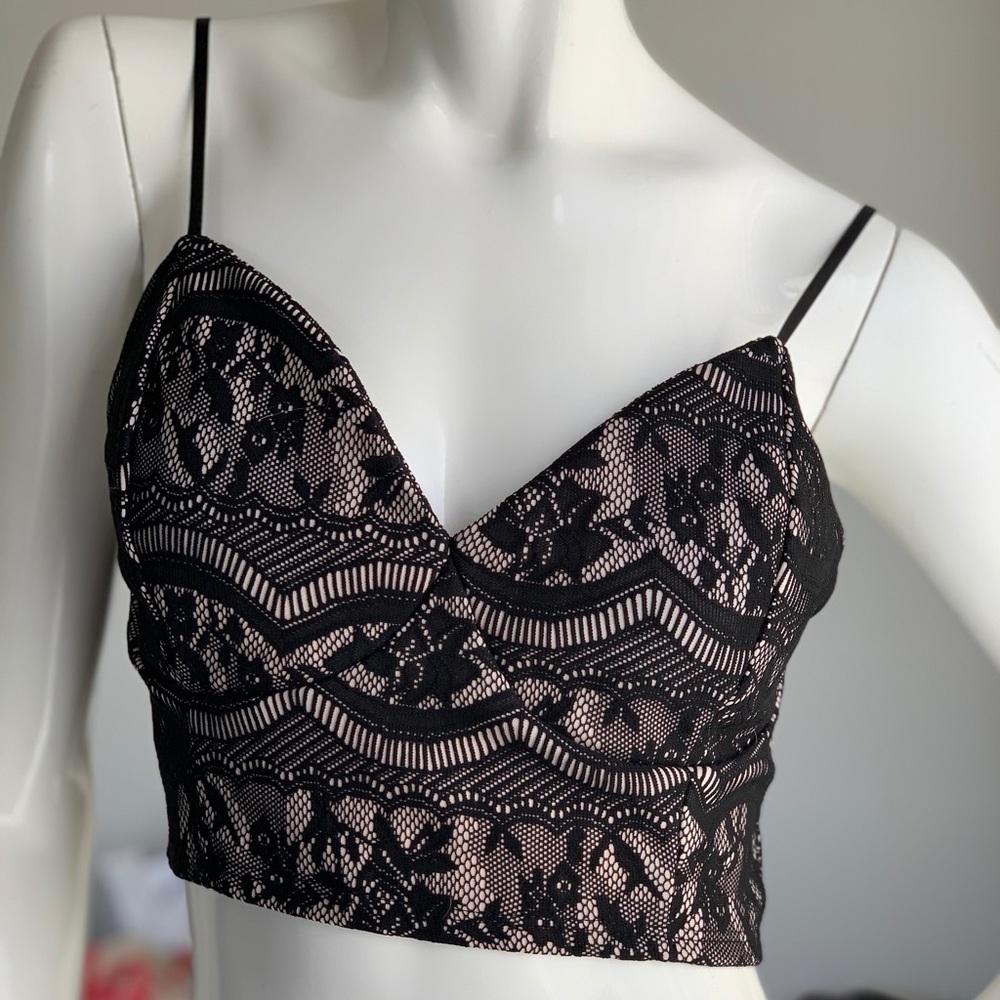•SOLD• Crop laced top black and pink